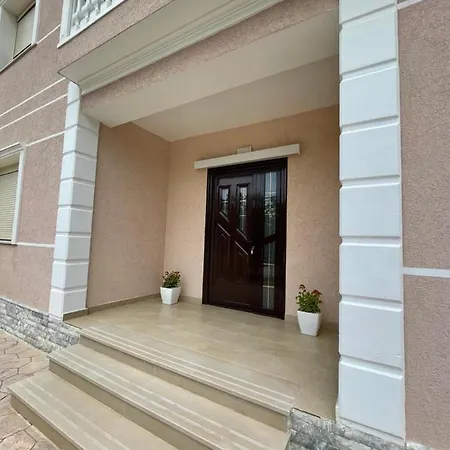 בית נופש Rent Loren Vlorë
