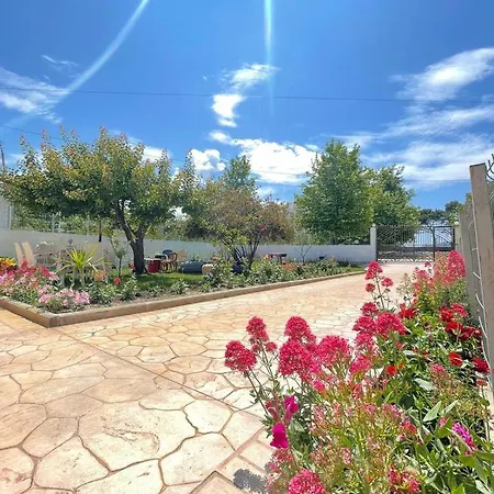 Rent Loren Holiday home *