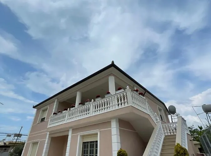 Rent Loren Holiday home